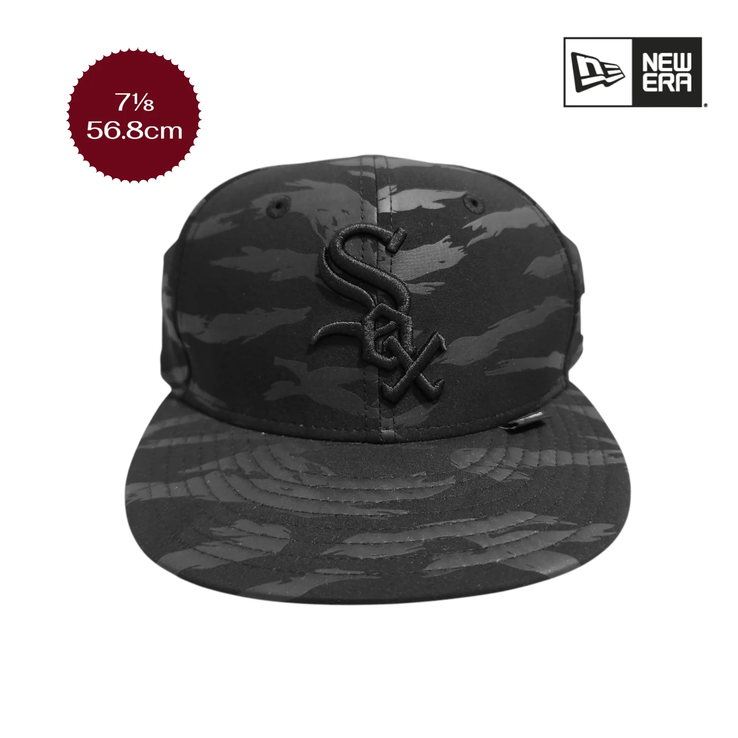 New Era 59FIFTY 芝加哥白襪黑色虎紋迷彩全封帽正面,黑色立體刺繡 Sox Logo,尺寸 7 1/8(56.8cm)